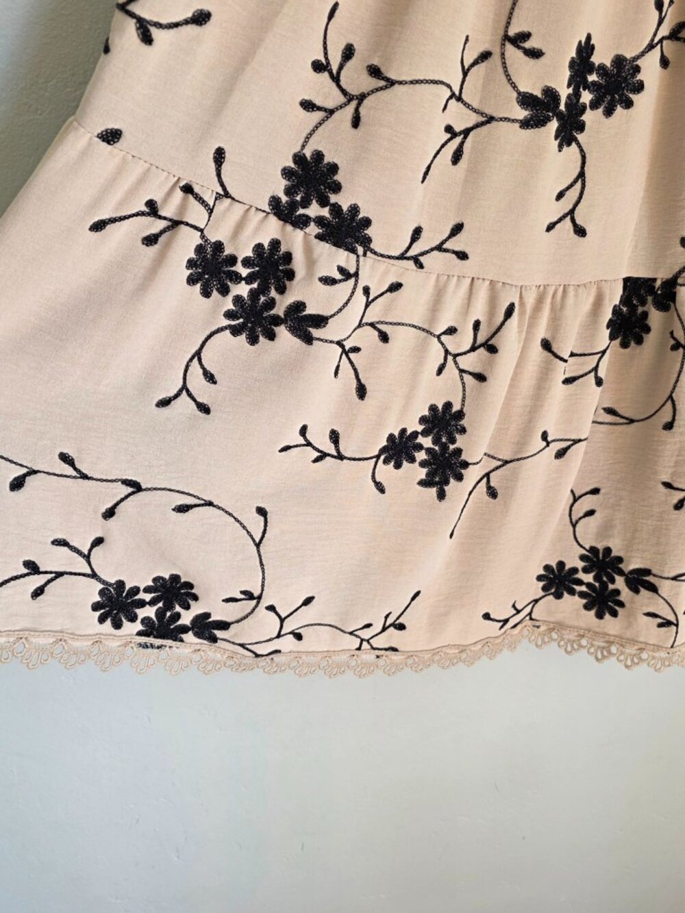 NWOT Kindred Tan Black Floral Embroidered Tiered Boho Dress | Size Medium - Picture 4 of 11